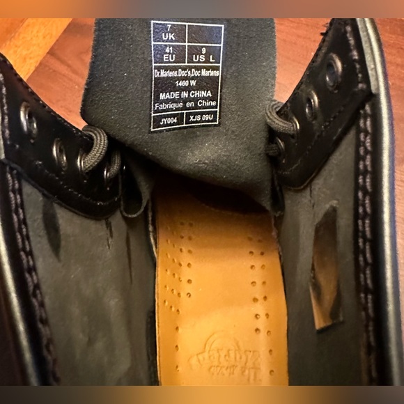 Nwot! Dr. Martens air wair WOMEN'S SMOOTH LEATHER LACE UP BOOTS, size US 8 - Picture 8 of 9